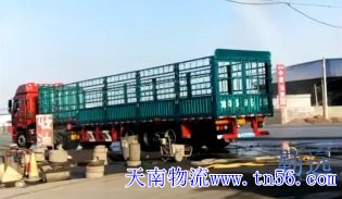 13米高欄車準(zhǔn)備洗車